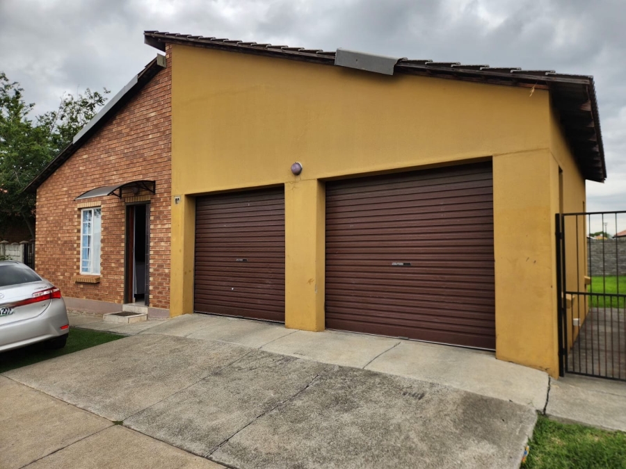 3 Bedroom Property for Sale in Waterval East North West